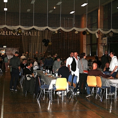 absolventen- und schülertreffen der eos und des gymnasiums strasburg: ein unvergessliches fest in der max-schmeling-halle strasburg (um.)